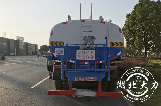 東風14方灑水車